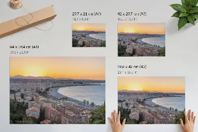 Veduta della città al tramonto sul mare poster dai colori saturi