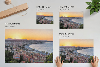 Poster dai colori saturi Veduta della città al tramonto sul mare