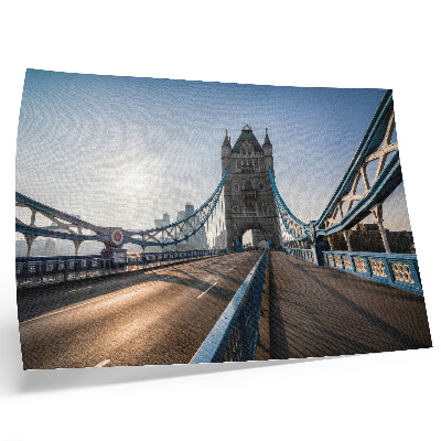Stampa su tela moderna Un classico ponte cittadino baciato dal sole.