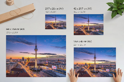 Poster La città di sera con gli incredibili colori del tramonto