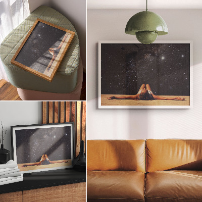 Poster murale di alta qualità Una figura sotto un cielo stellato appare surreale