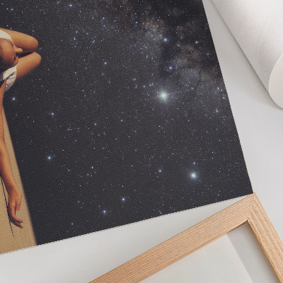 Poster murale di alta qualità Una figura sotto un cielo stellato appare surreale