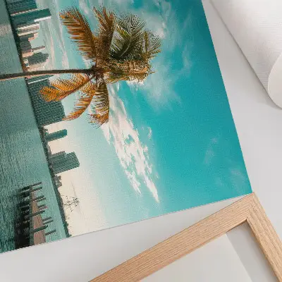 Poster con veduta di palme, lago, grattacieli e cielo turchese in un'atmosfera calma