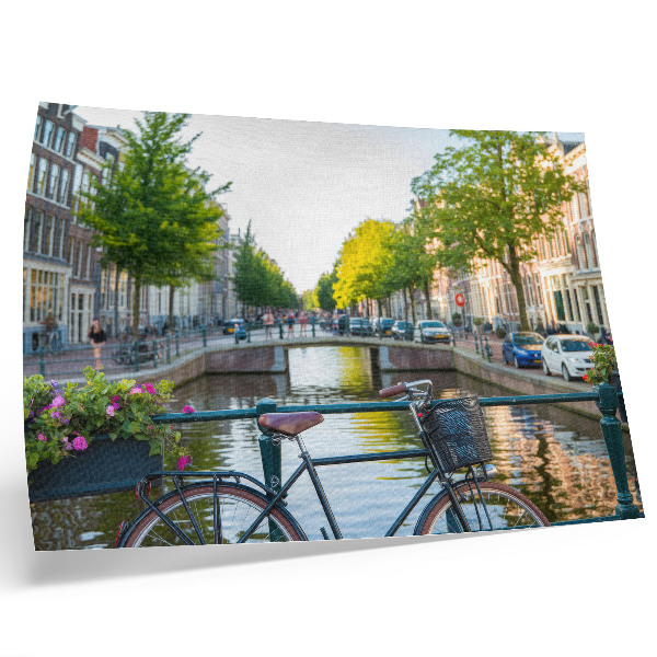 Poster dai colori saturi Canale, ponte, alberi, edifici, bicicletta, fiori