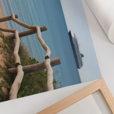 Poster dai colori saturi Spiaggia nave mare ringhiere di legno sabbia