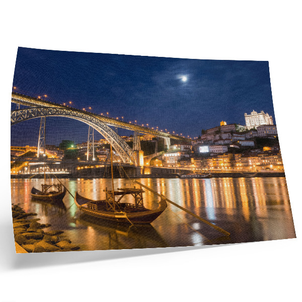 Poster murale di alta qualità Ponte di notte illuminato, città con barche sull'acqua