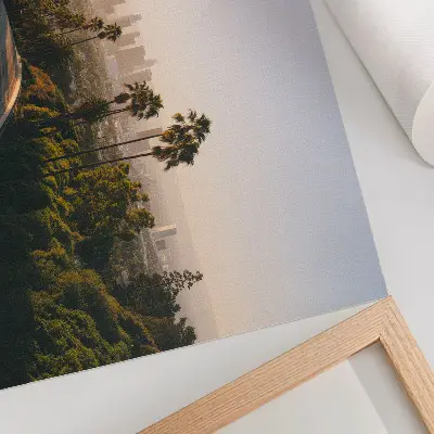 Stampa su tela moderna con palme e skyline della città al sole