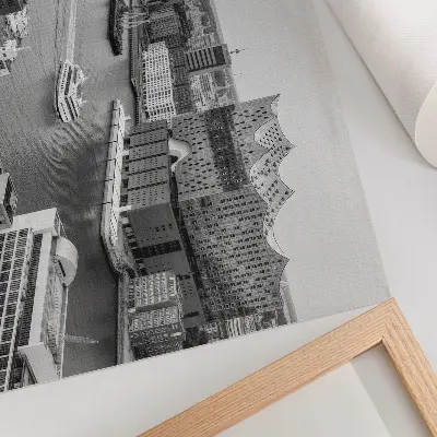 Stampa su tela moderna con architettura iconica del fiume in città