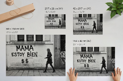 Stampa su tela moderna Scena urbana a contrasto con graffiti in bianco e nero.