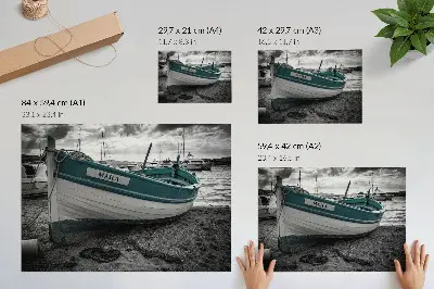 Poster barca sulla spiaggia con tema pace sogno e avventura