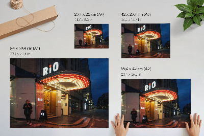 Poster dai colori saturi Luci al neon da cinema retrò, rosso crema