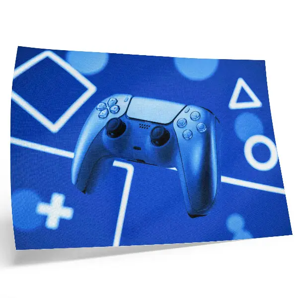 Stampa su tela moderna con controller di gioco su sfondo geometrico blu