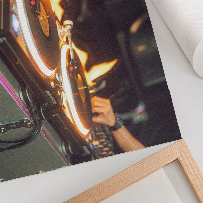 Poster Un mix energico di fiamme ed elettronica