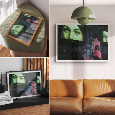 Poster dai colori saturi Interagire con un'immagine digitale di una donna
