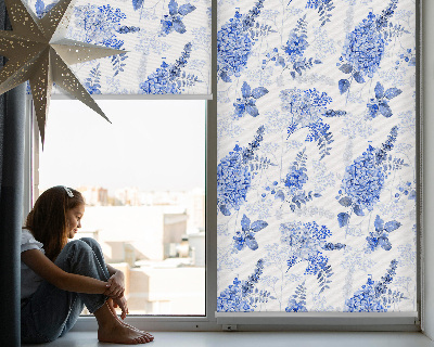 Tenda a rullo per interni con fantasia di fiori blu