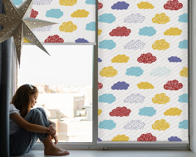 Tenda a rullo per finestra con fantasia a nuvole colorate