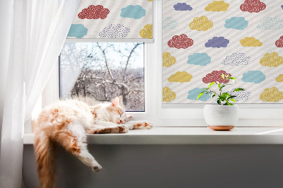 Tenda a rullo per finestra con fantasia a nuvole colorate