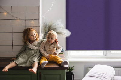 Tenda a rullo per porta finestra di colore viola