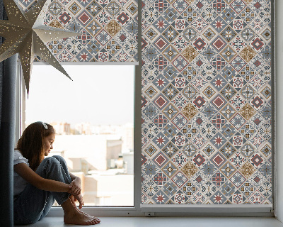 Tenda a rullo per porta finestra con motivo a rombi decorativi