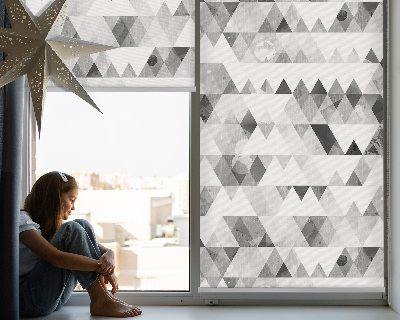 Tenda a rullo per finestra con motivi a triangoli grigi