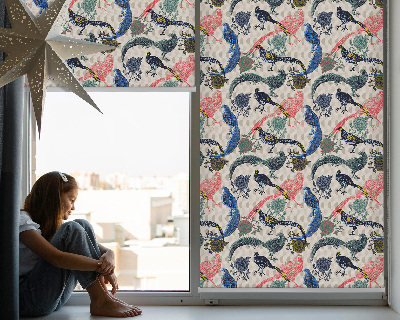 Tenda a rullo da interno con fantasia di pavoni colorati