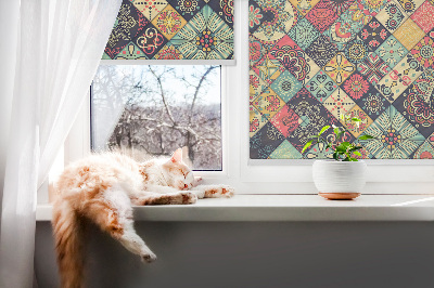 Tenda a rullo interna per finestre con design a piastrelle colorate