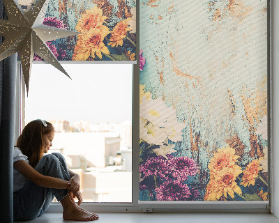Tenda a rullo per porta finestra con stampa di fiori su sfondo blu