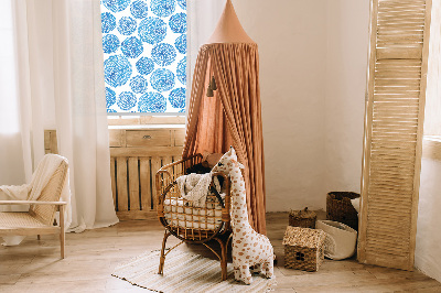 Tenda a rullo interna oscurante con fantasia di cerchi di petali blu