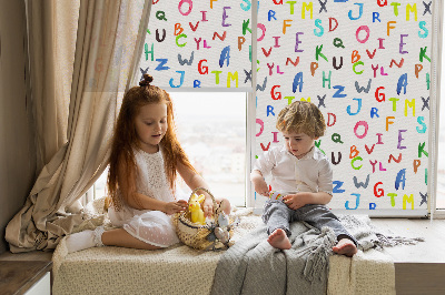 Tenda a rullo oscurante per porta finestra con fantasia di lettere colorate