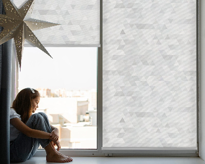 Tenda a rullo interna oscurante con motivo a triangoli grigi