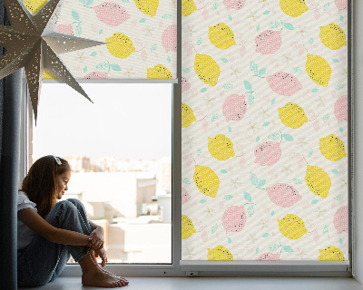 Tenda a rullo oscurante per porta finestra con stampa di limoni rosa e gialli