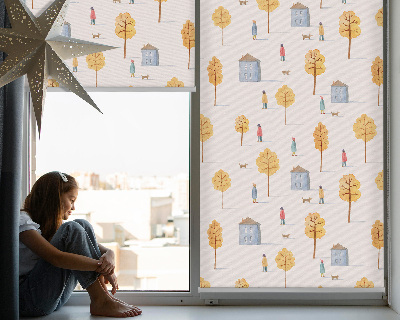 Tenda a rullo oscurante dal design con case tra gli alberi