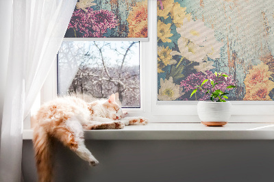 Tenda a rullo oscurante per porta finestra con stampa di fiori su sfondo blu