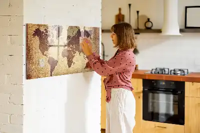Lavagna magnetica con pennarelli decorata con antica mappa del mondo