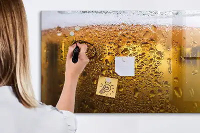 Boccale di birra con lavagna magnetica per scrivere