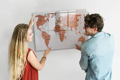 Lavagna magnetica a forma di mappa del mondo realizzata su mattoni