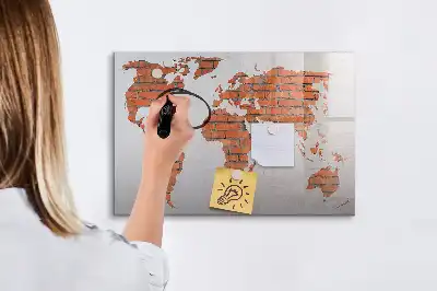 Lavagna magnetica a forma di mappa del mondo realizzata su mattoni