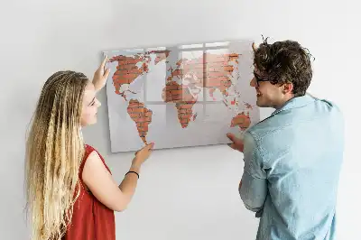 Lavagna magnetica a forma di mappa del mondo realizzata su mattoni