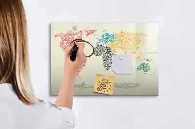 Lavagna magnetica per scrivere raffigurante una mappa del mondo fatta di lettere