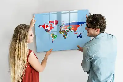 Lavagna magnetica con mappa del mondo e bandiere