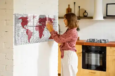 Lavagna magnetica per disegnare motivo mappa del mondo su muro di mattoni