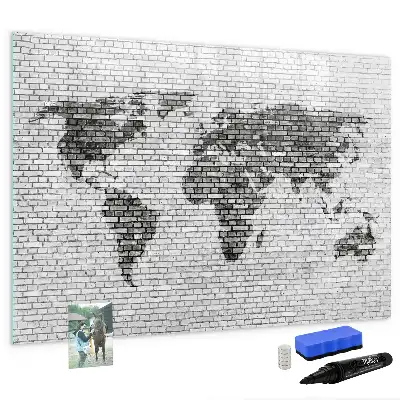 Lavagna magnetica con stampa di mappa del mondo su muro di mattoni