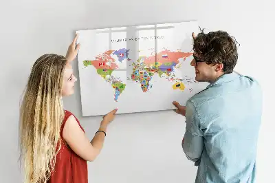Lavagna magnetica con mappa del mondo e bandiere