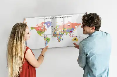 Lavagna magnetica con mappa del mondo e bandiere