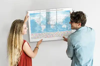 Lavagna magnetica con mappe dei continenti