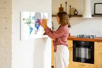 Mappa del mondo ad acquerello con lavagna magnetica per scrivere