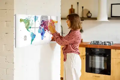Mappa del mondo ad acquerello con lavagna magnetica per scrivere