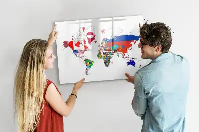 Lavagna magnetica con mappa delle bandiere nazionali