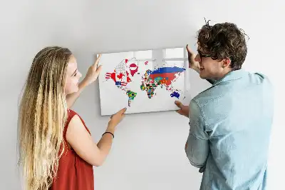 Lavagna magnetica con mappa delle bandiere nazionali