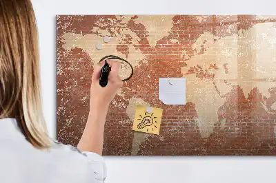 Mappa del mondo su mattoni lavagna magnetica per disegnare